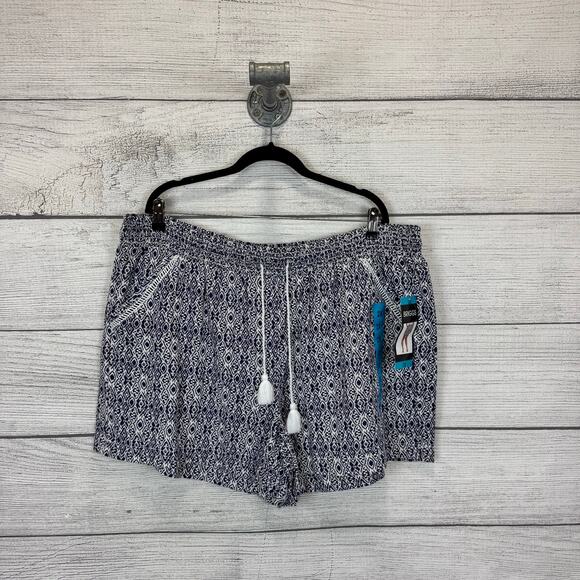 Briggs Plus Size Blue & White Printed Smocked Waist Shorts Size 2X - Picture 1 of 9